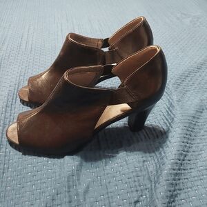 Life Stride Black Peep-Toe Heels